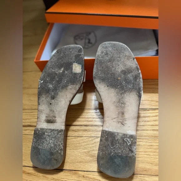 White Sandals dust bag Andbox Excelente condition Use 2 time